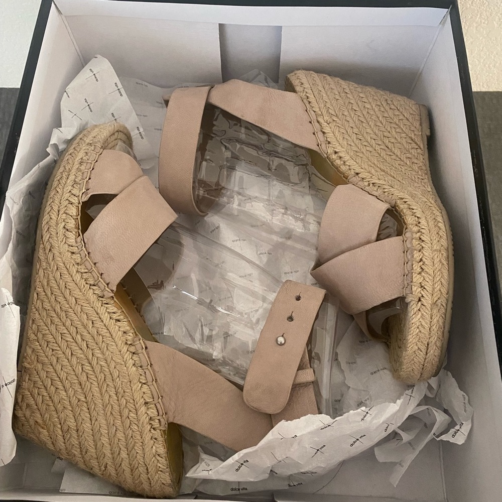 Dolce Vita Nubuck wedges
